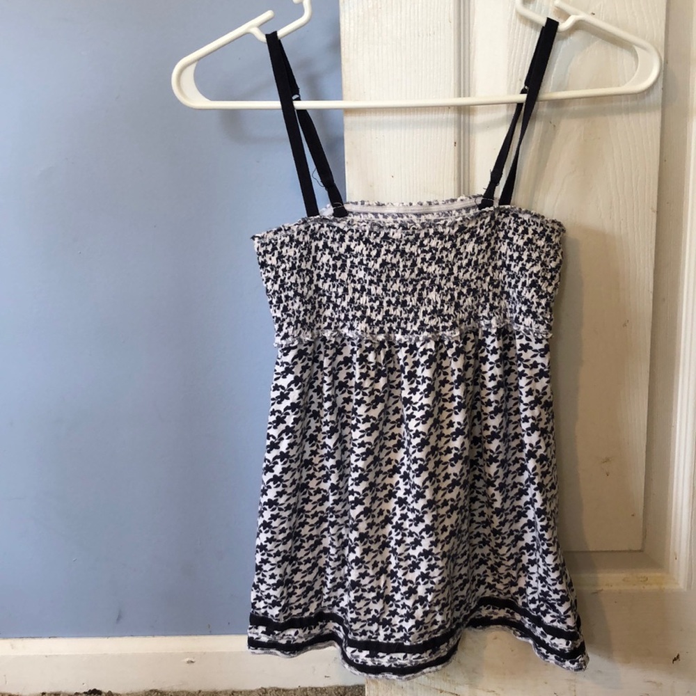 Black and white flower print top